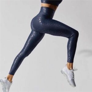 CARBON38 High Rise Legging in Leopard Takara Shine